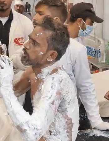 घायल युवक योगेंद्र ने बताया कि उसके मोहल्ले में रहने वाले लोगों ने 6 लाख रुपए उधार लिए थे। मांगने पर गालियां देते हैं।