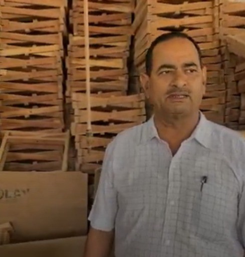 फैक्ट्री मालिक अशोक मारू करते हैं ऑर्डर कैंसिल होने से सारा पैसा अटक गया है।