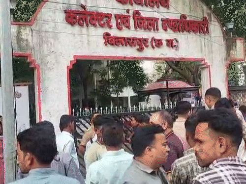स्वास्थ्य विभाग के अफसरों की उदासीनता से भड़का आक्रोश।