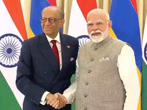 Mauritius PM Varanasi Visit LIVE Update Navinchandra Ramgulam | PM Modi | मोदी  बोले- भारत-मॉरीशस पार्टनर नहीं, परिवार: काशी में स्वागत में उमड़ी भीड़ देख  रामगुलाम ने कहा- आप ...