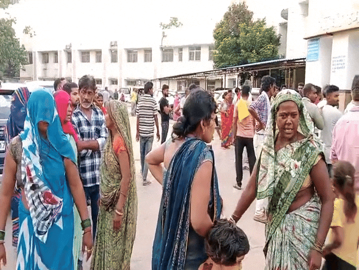 परिजनों ने अस्पताल में सही इलाज न होने का आरोप लगाया।