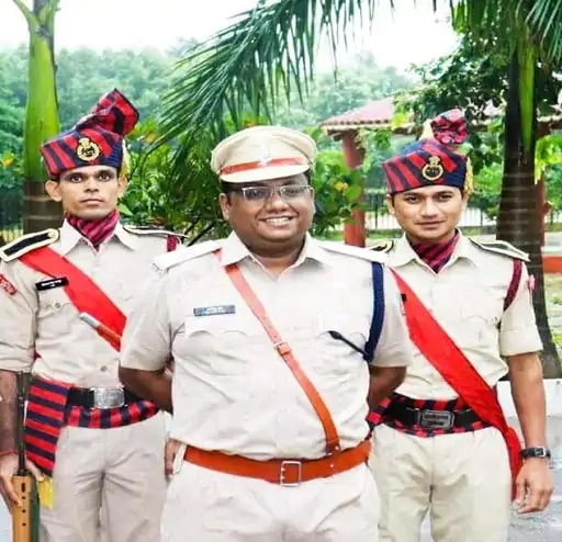 कोंटा एएसपी आकाश राव गिरिपुंजे गैलेंट्री अवॉर्ड से भी सम्मानित हो चुके हैं।