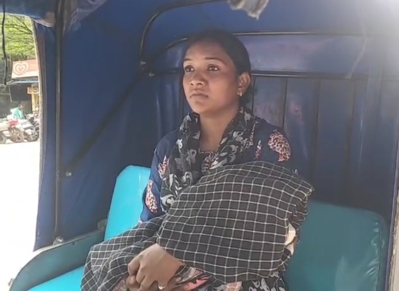 नवजात बच्ची को एक साथ लगाए चार टीके।
