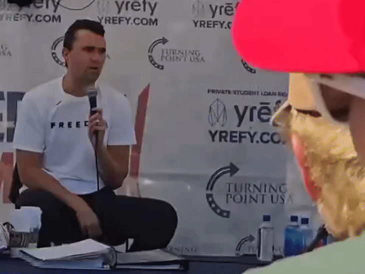 Animation som visar hur Charlie Kirk blir skjuten i halsen