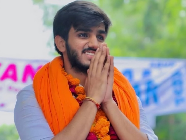 बहादुरगढ़ के लोवा सत्रह खाप के प्रधान रहे श्रीचंद मान के पौत्र आर्यन मान, जिन्हें दिल्ली यूनिवर्सिटी छात्र संघ चुनाव में एबीवीपी ने प्रधान पद का टिकट दिया है।