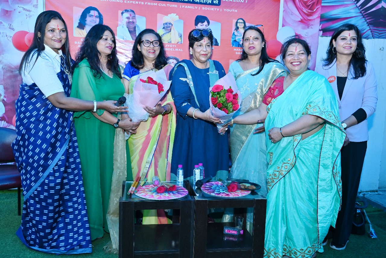 वक्ताओं ने अपने विचार साझा करते हुए परंपराओं की महत्ता और आधुनिक समय में उनके नए रूप पर प्रकाश डाला।