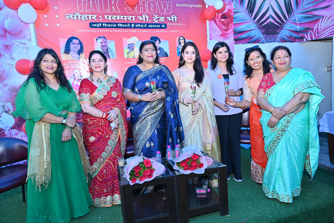 आकाशवाणी डायरेक्टर रेशमा खान ने कहा कि त्योहारों की खूबसूरती धर्म से नहीं बल्कि उन्हें मनाने के अंदाज से झलकती है।