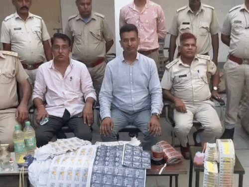 कई सामान किए जब्त।