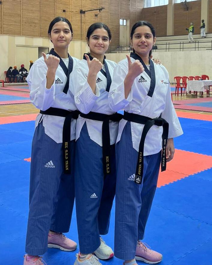 गुरुग्राम के वजीराबाद की रहने वाली तीनों यादव बहनों ने एशिया और इंडिया रिकार्ड बुक में अपना नाम दर्ज करवाया है।