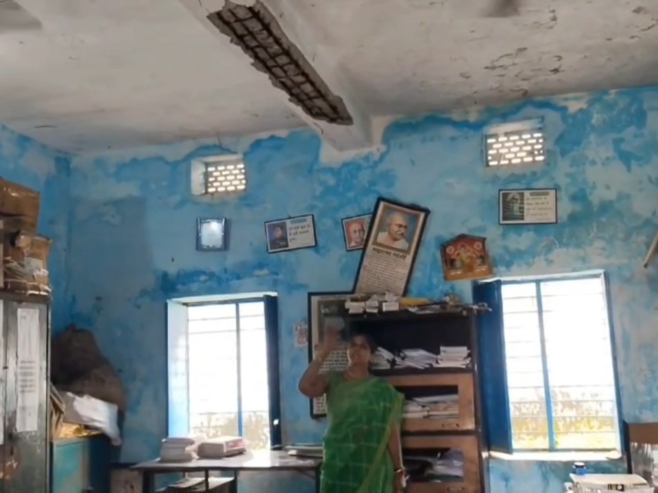 डूंगरपुर के कई सरकारी स्कूलों के 4455 कमरों को मरम्मत की जरूरत।