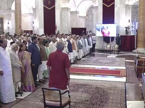 उपराष्ट्रपति शपथग्रहण समारोह का समापन राष्ट्रगान से हुआ।