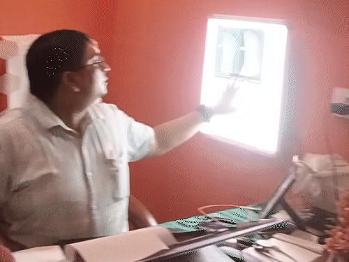 This pathology lab is the director of Altaf Ansari. After seeing the report, he said- show it to Baba too.