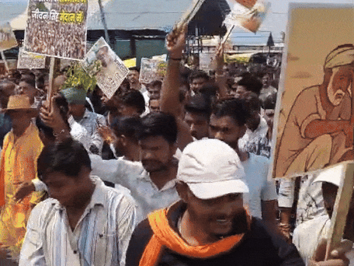 बिना सर्वे फसल मुआवजे की मांग, किसानों ने रैली निकाली:  रतलाम में कहा- फसल पूरी तरह तबाह,11 हजार रुपए प्रति बीघा मिलें, रैली निकाली – Ratlam News