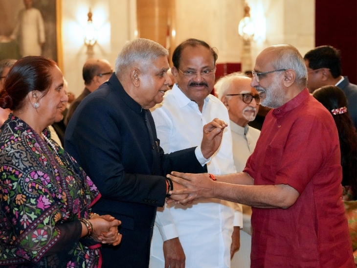 समारोह के बाद राधाकृष्णन, पूर्व उपराष्ट्रपति जगदीप धनखड़ से मिलने भी पहुंचे।