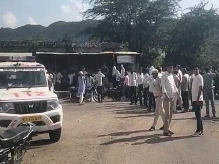 परिजनों ने तेजाला रोड़ जाम किया।
