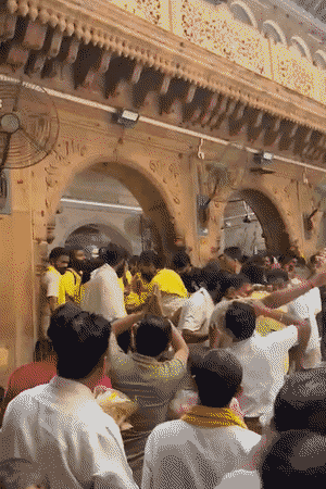 प्रेमानंद महाराज ने पहली बार बांके बिहारी जी के दर्शन किए।
