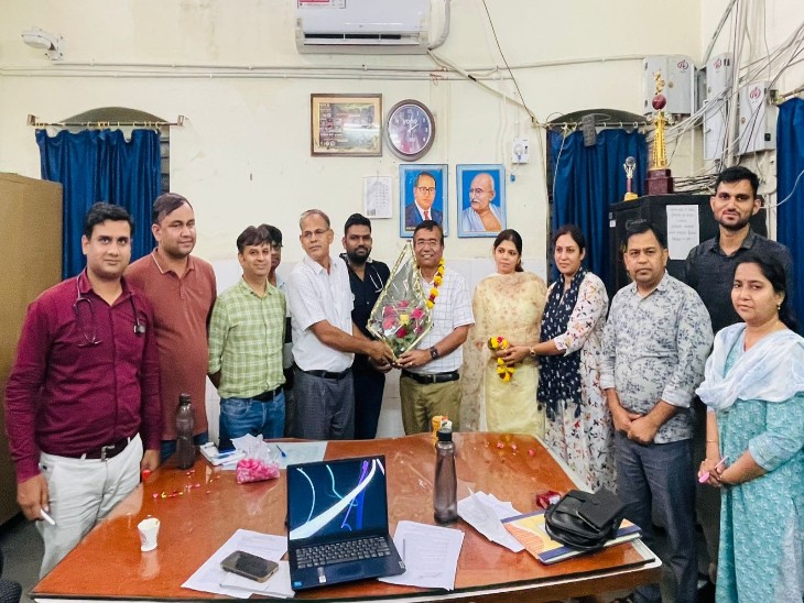 पीएमओ ऑफिस में टोंक मेडिकल कॉलेज के प्रिंसिपल डॉ. लोकेंद्र शर्मा, एडिशनल प्रिंसिपल डॉ. निधि सिंह का स्वागत किया गया।