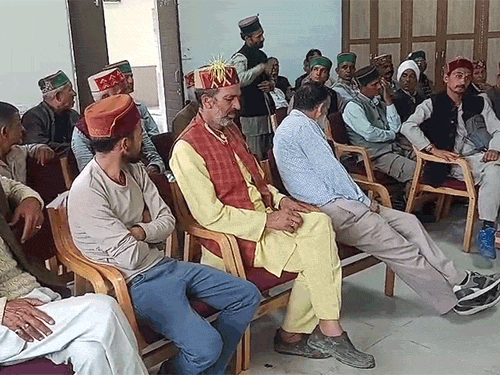 देव स्थलों को पिकनिक-स्पॉट बनाने पर भड़का देव समाज:  देवता समिति का फैसला; मंदिर से 3KM के दायरे में सड़क न बनाने का प्रस्ताव – Mandi (Himachal Pradesh) News