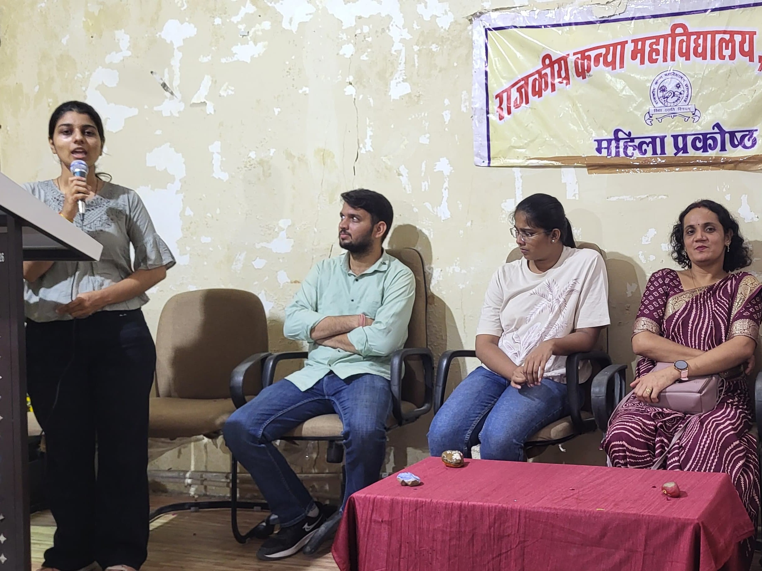 विशेषज्ञों ने आंखों की देखभाल के लिए 20-20 का नियम बताया।
