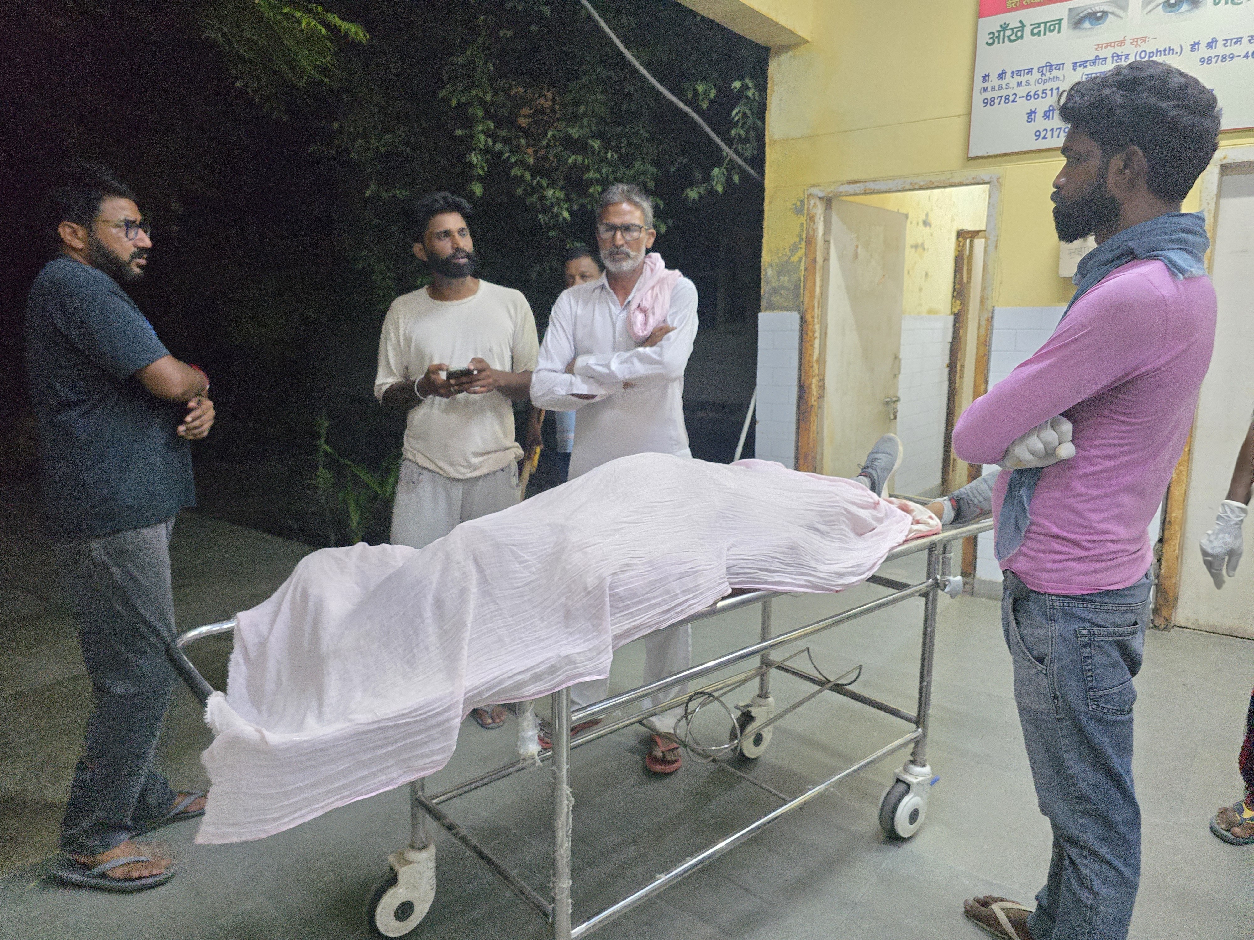 अबोहर में एक्सीडेंट में 4 बेटियों के पिता की मौत:  आवारा पशु से टकराई बाइक, काम से घर लौट रहा था युवक – Abohar News