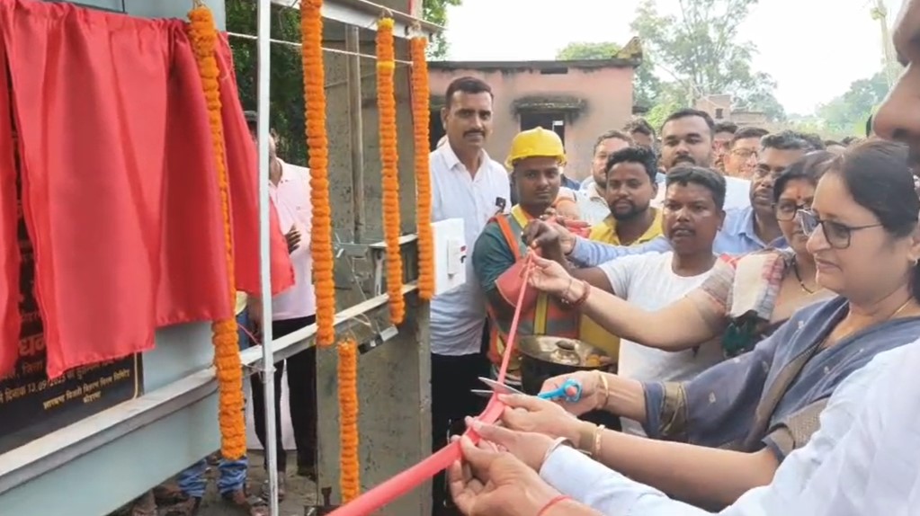 75 साल बाद कोडरमा के फुलवरिया गांव में आई बिजली:  वाइल्ड लाइफ एरिया से गुजरने के कारण नहीं पहुंची थी बिजली, केंद्रीय मंत्री ने किया उद्घाटन – koderma News