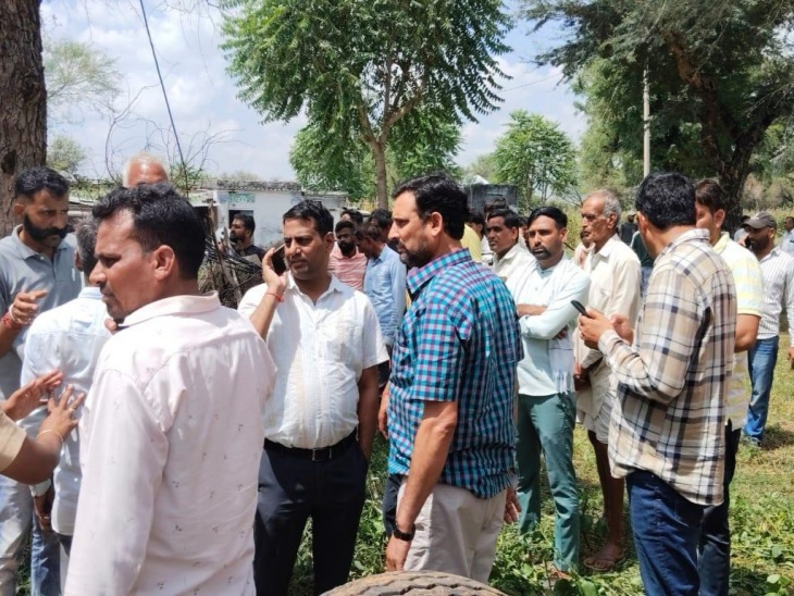 घटना की जानकारी मिलते ही प्रशासनिक अधिकारी और आस-पास के लोग मौके पर पहुंच गए।
