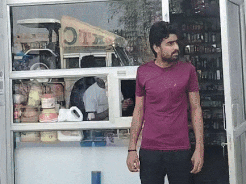 Nuh's medical store director Surendra, whose Mobikwik account came to Rs 1.13 crore. He immediately informed the police. Now his account is suspended.
