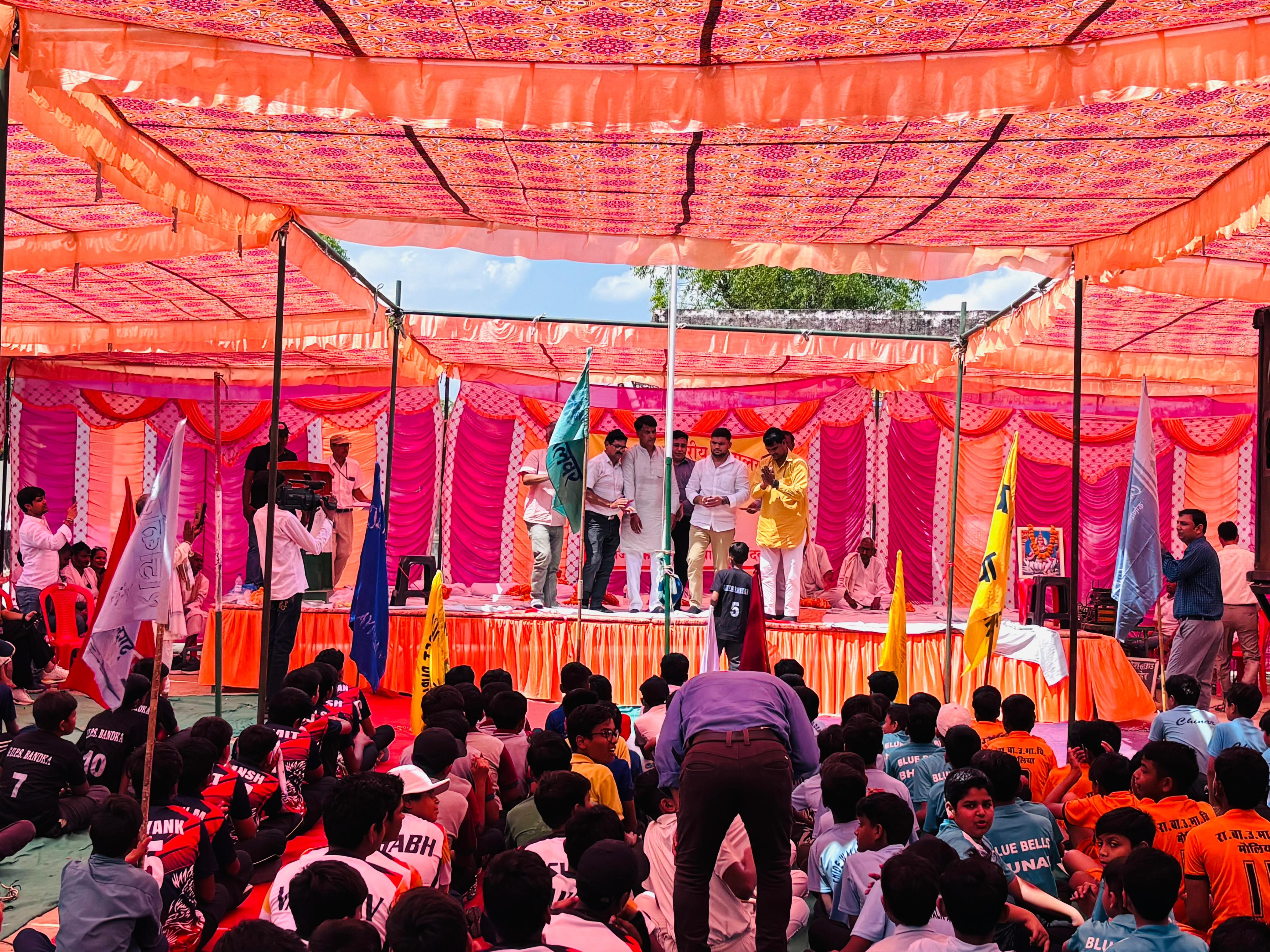 बांदका में 14 से 17 सितंबर तक इस क्रिकेट प्रतियोगिता का आयोजन होगा। टूर्नामेंट में 14 वर्ष तक के खिलाड़ियों की 28 टीमें हिस्सा लेने पहुंची है।