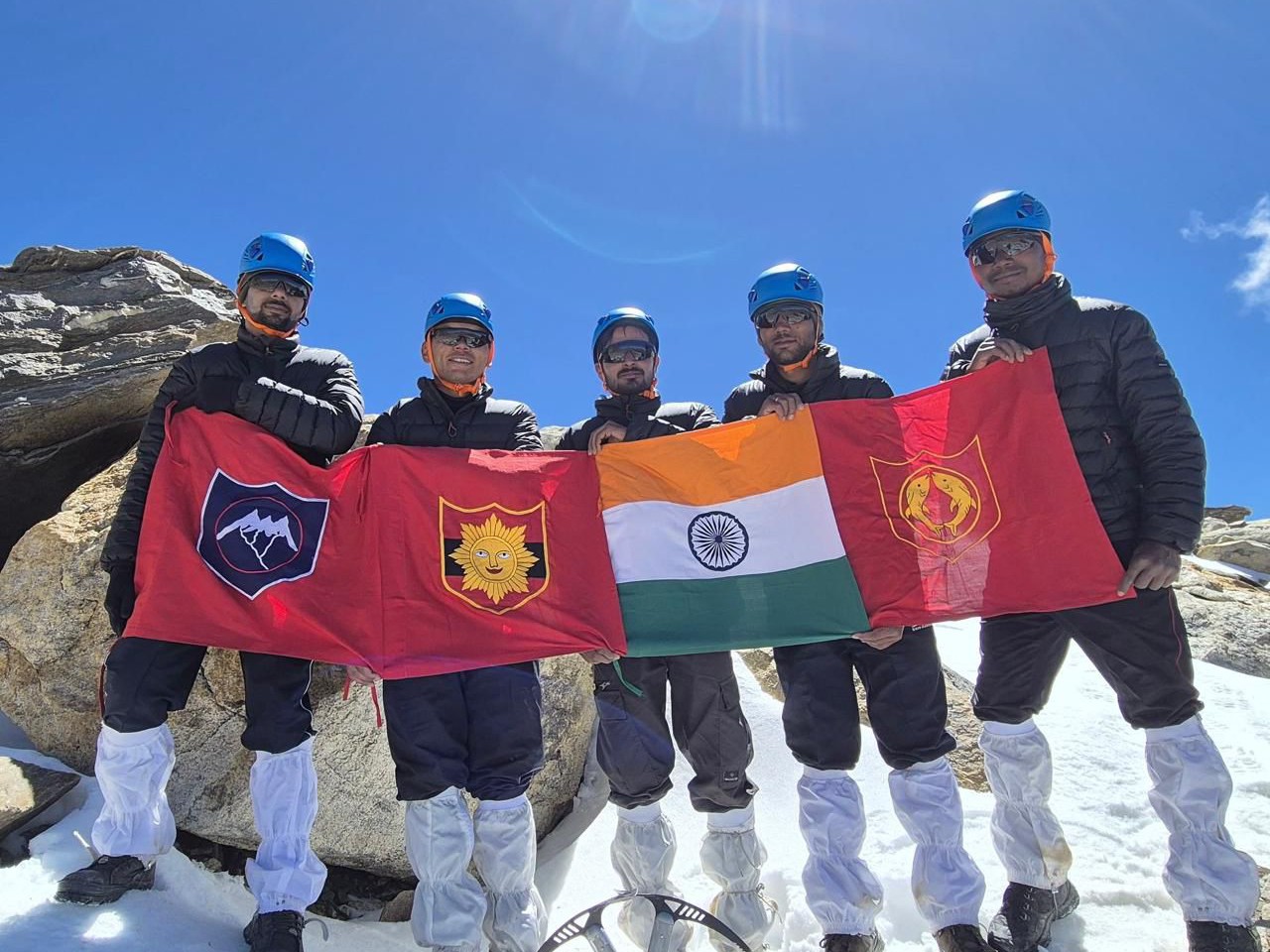 Field Mounted Rio kinnaur mount rio pargyal flag army civilian expedition | हिमाचल के ...