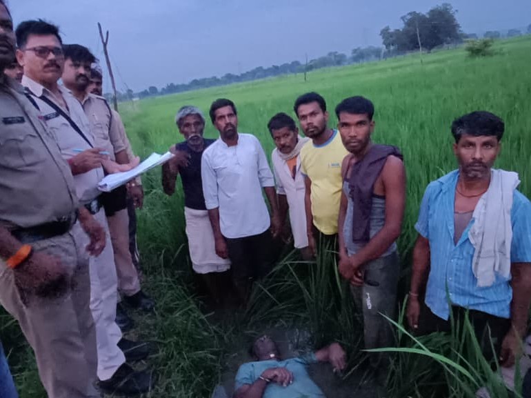घटना की सूचना पर मौके पर पुलिस पहुंची।