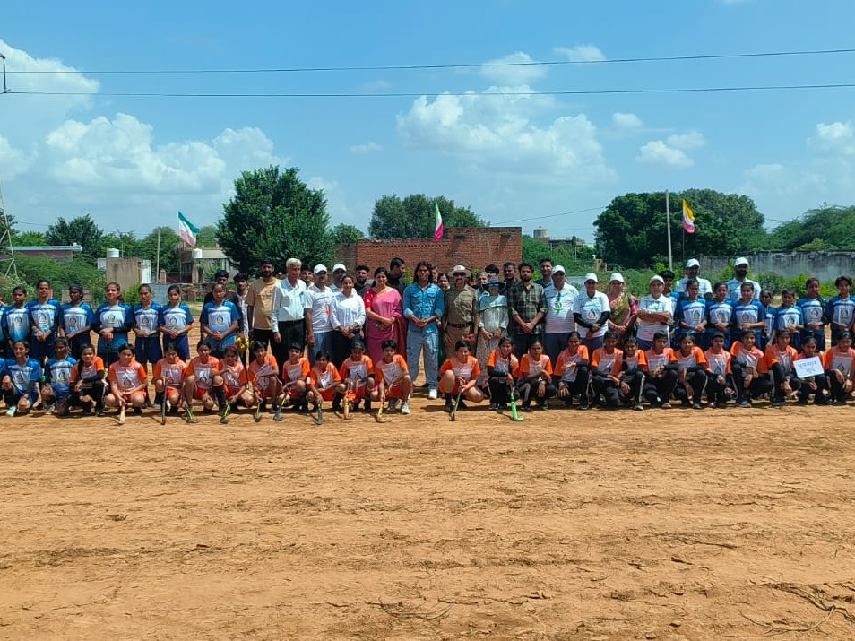 सरकारी स्कूल खेल मैदान में 69वीं जिला स्तरीय हॉकी प्रतियोगिता का शुभारंभ हुआ।