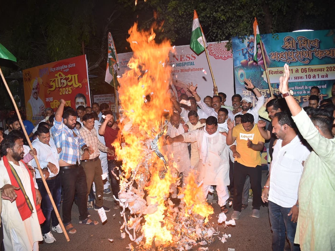 पाक से क्रिकेट मैच का कांग्रेस ने किया विरोध:  उज्जैन में पैदल मार्च निकाला, पाकिस्तान का पुतला फूंका – Ujjain News