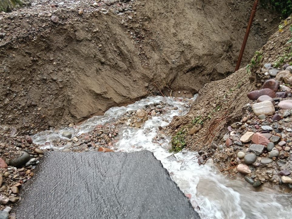 सुजानपुर में बारिश, व्यास नदी और खड्डों का जलस्तर बढ़ा:  क्षेत्र में कई गांवों का संपर्क टूटा; घरों और पशुशालाओं में घुसा पानी – Sujanpur News