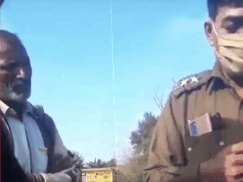 This video is of 16 December 2020. In this, the then traffic in -charge of Jind is seen taking bribe.