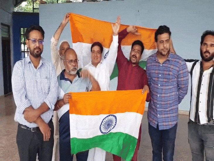 भोपाल में ऑल इंडिया मुस्लिम त्यौहार कमेटी ने मैच रद्द करने की मांग की।