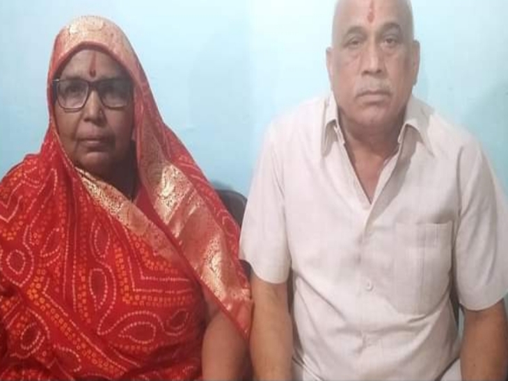 जयपुर के सांगानेर निवासी कौशल्या देवी और उनके पति दुर्गादास शर्मा।