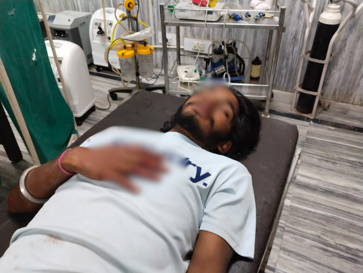 गुरतेज का सरकारी अस्पताल में इलाज जारी है।