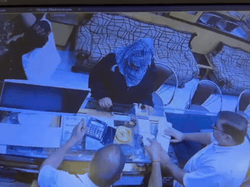 सीसीटीवी में कैद हुई थी दोनों महिलाएं।