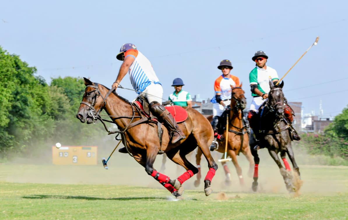 शमशीर अली का हवा में गेंद टैप कर खेलने का अंदाज दर्शकों के लिए मैच का खास आकर्षण रहा।