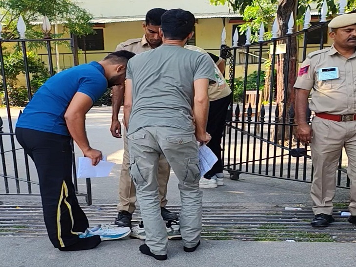 उदयपुर में भी 38 सेंटर पर दो पारियों में यह परीक्षा होगी। पहली पारी सुबह 10 से दोपहर 12 और दूसरी पारी दोपहर 3 बजे शाम 5 बजे तक होगी।