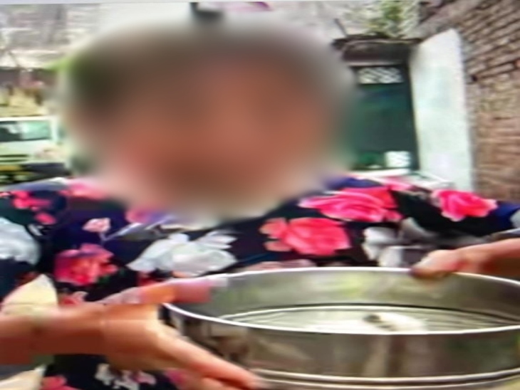 पुलिस ने बच्ची को सही सलामत बरामद कर पिता को सौंप दिया है।