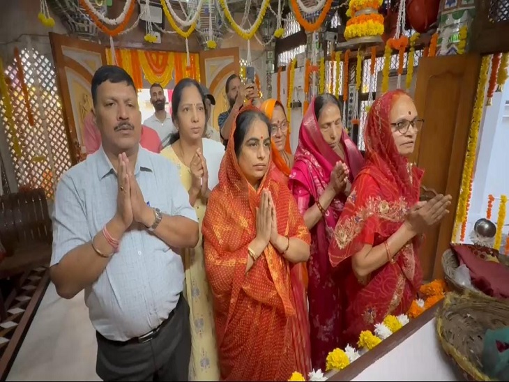 सुबह से ही भक्तों के पहुंचने का सिलसिला शुरू हो गया को मध्यरात्रि तक चलेगा।