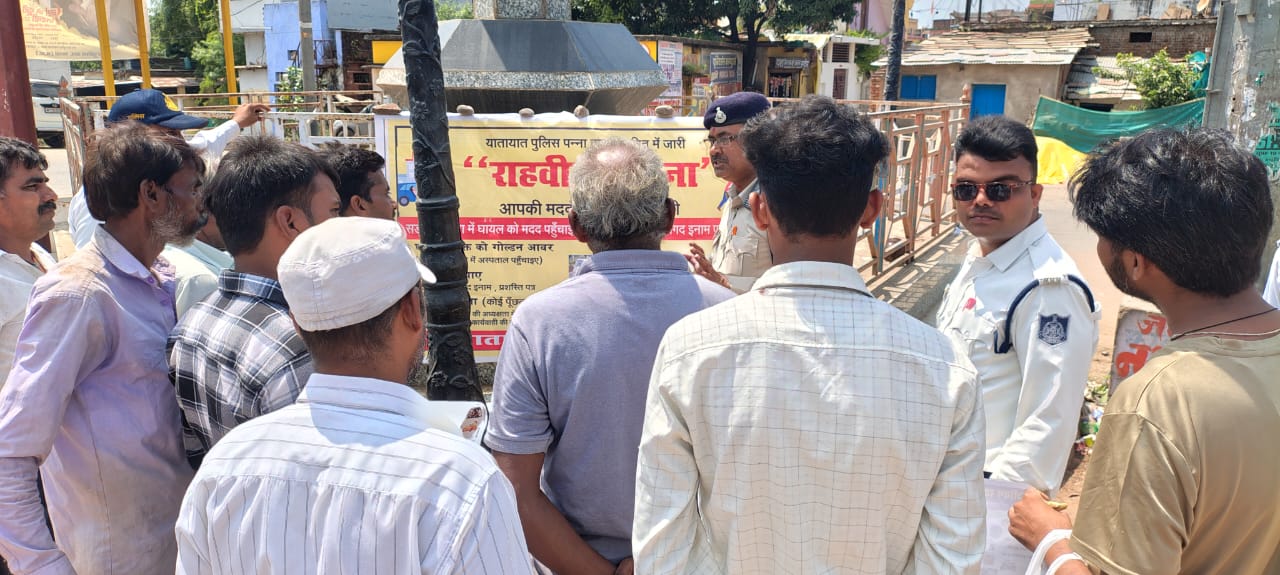 इतवारी बाजार में भी की गई वाहनों की चेकिंग।