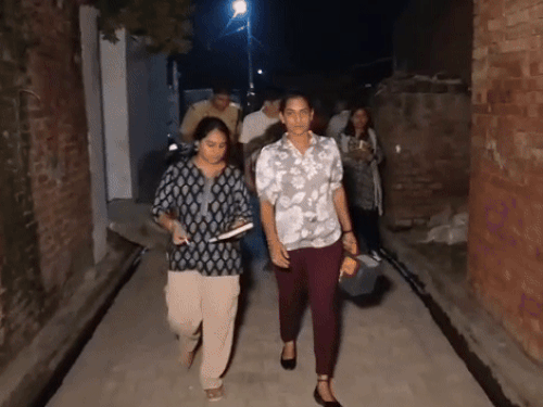 सूचना के बाद मौके पर पहुंची फोरेंसिक टीम।