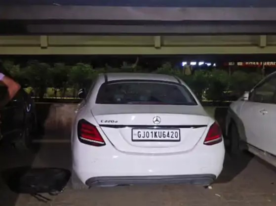 Mercedes car, whose body of builder Himmatbhai Rudani was found in Diggi.