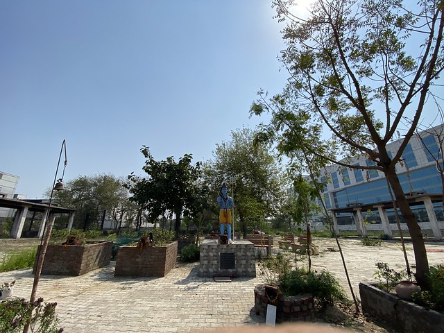गुरुग्राम के खांडसा गांव में इसी श्मशान में कब्जे को लेकर ग्रामीणों का विरोध खड़ा हो गया है।