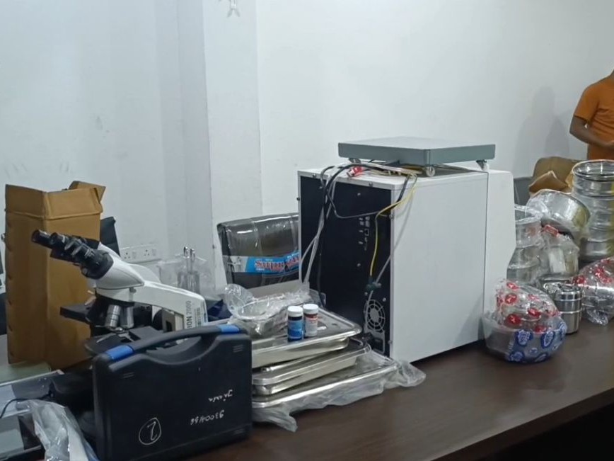 झरिया पीएचसी से 40 लाख की चोरी का खुलासा:  दो आरोपी गिरफ्तार, चिकित्सा उपकरण और राशन समेत अधिकांश सामान बरामद – Dhanbad News