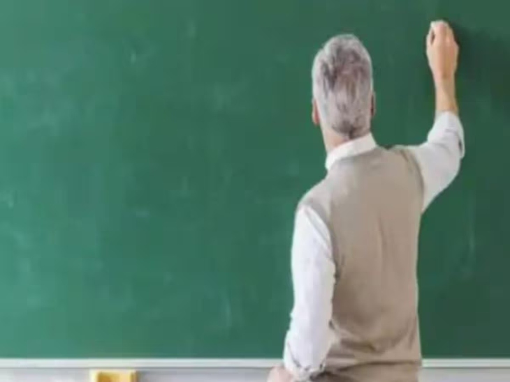 छत्तीसगढ़ के कॉलेजों में असिस्टेंट-प्रोफेसर के 2 हजार पद खाली है, लेकिन वैकेंसी सिर्फ 700 की निकली है। (प्रतीकात्मक फोटो)