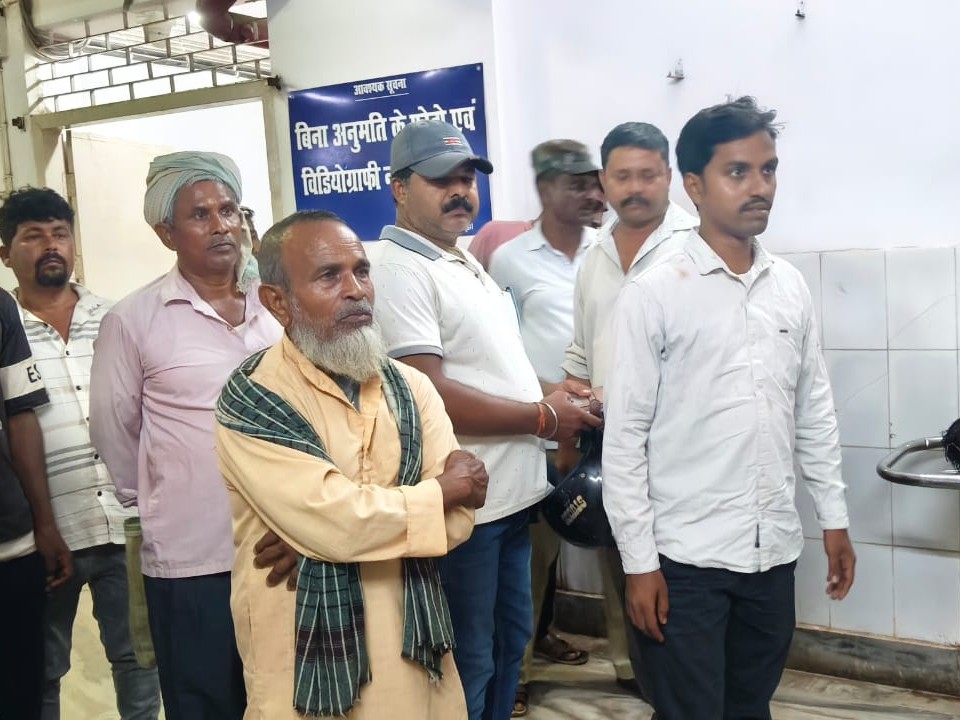 गोड्डा में अज्ञात वाहन ने बाइक को टक्कर मारी:  पति-पत्नी की मौत, तीन बच्चे अनाथ; रंगमटिया NH-133 पर हुआ हादसा – Godda News