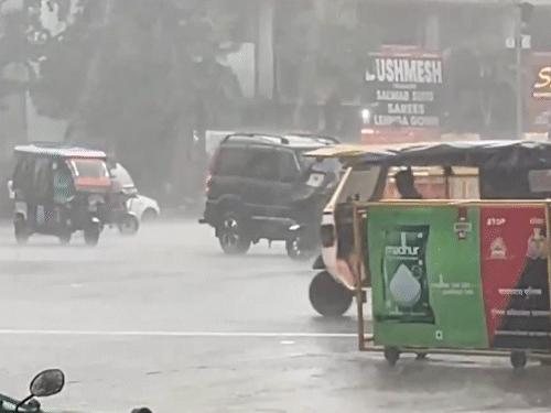 People had to face trouble due to heavy rains in Prayagraj, Uttar Pradesh